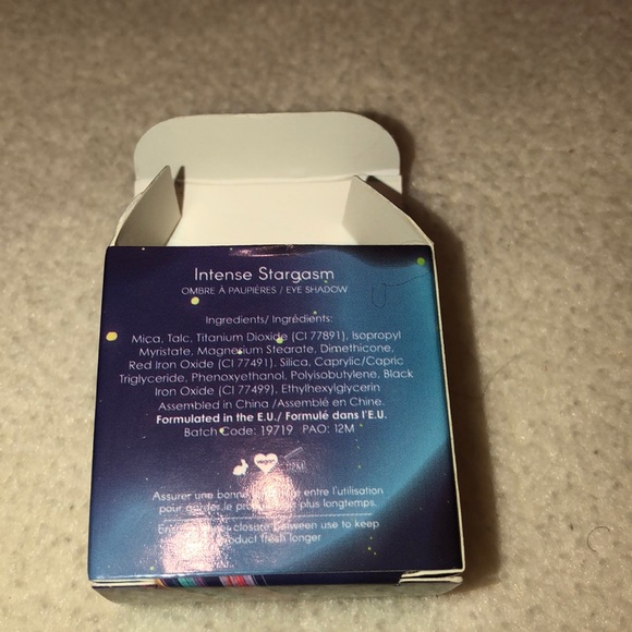 $5/30 New in box SPACE CASE cosmetic eye shadow - Picture 5 of 6